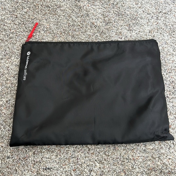 NWOT Lululemon bag - Picture 2 of 4